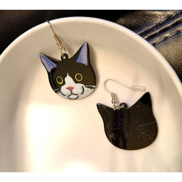 Cute Black White Cat Face Earrings 1.3 x 1.3 inches - Picture 7 of 7